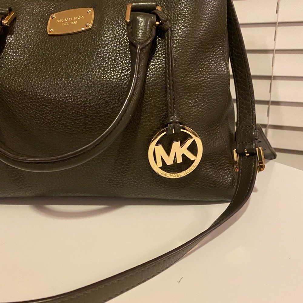 Michael Michael Kors Solid Leather Handle Bag - image 4